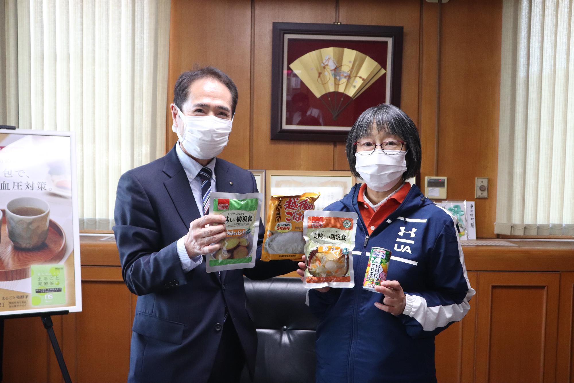こども食堂への贈呈式の写真