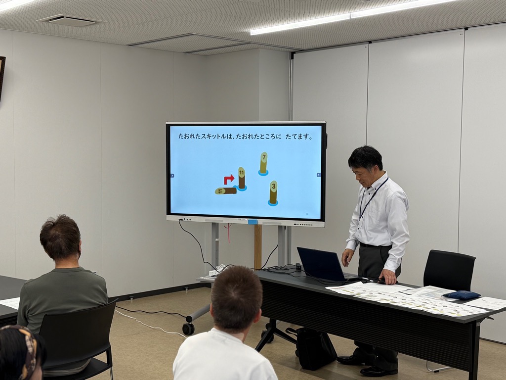 モルックのルールを説明している