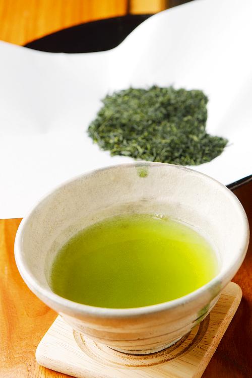 茶葉と湯呑
