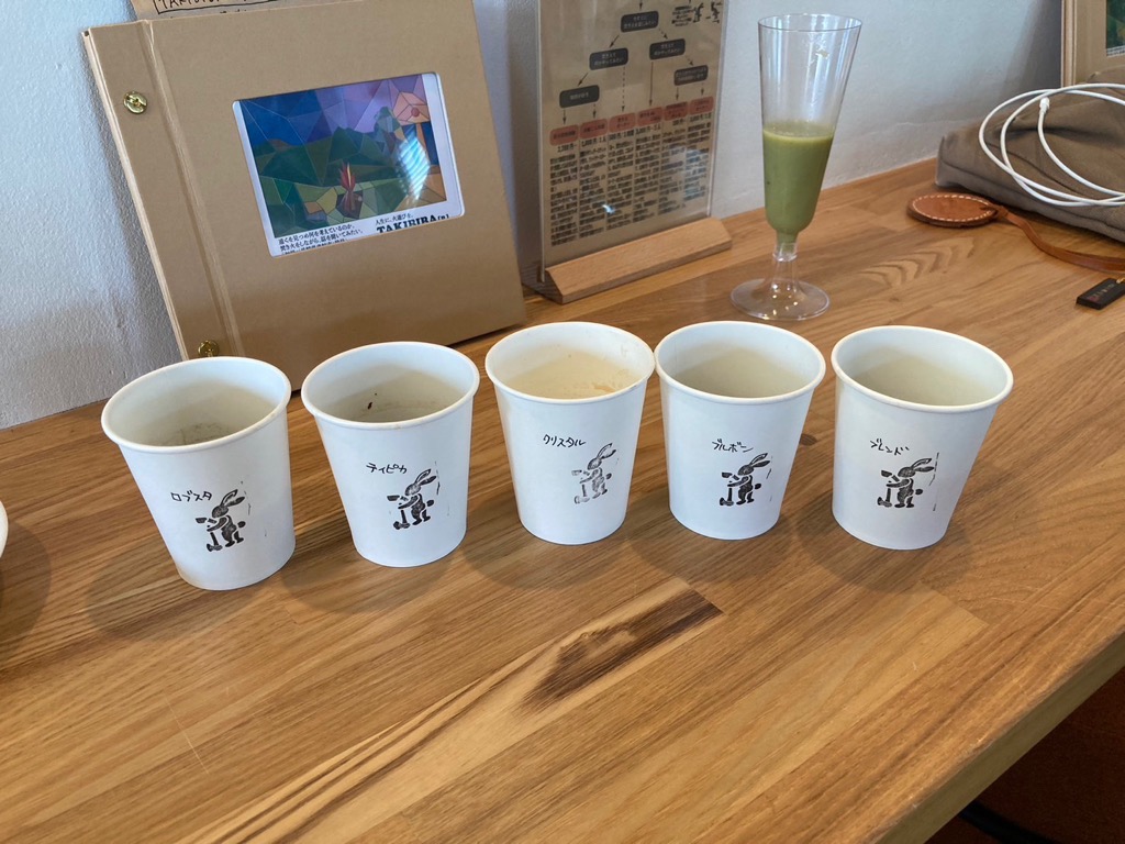 5種類のコーヒーが並んでいる