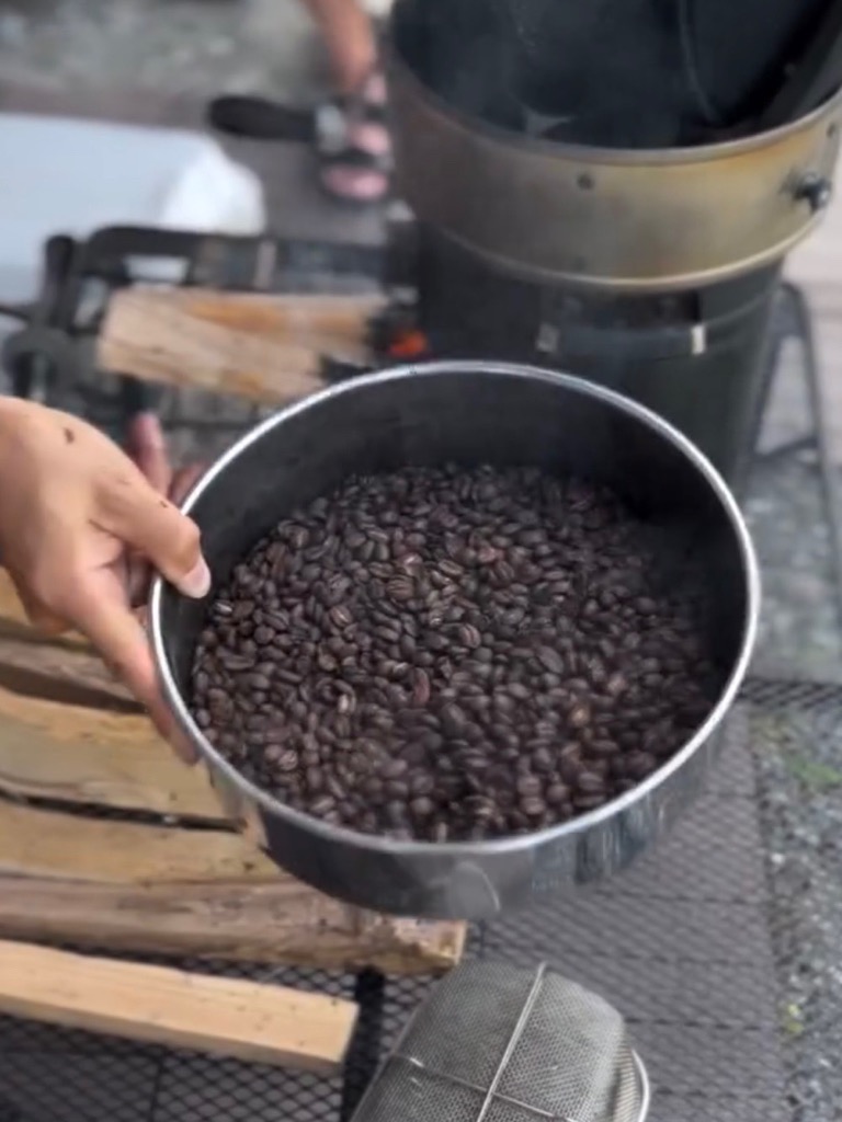 焙煎したてのコーヒー豆