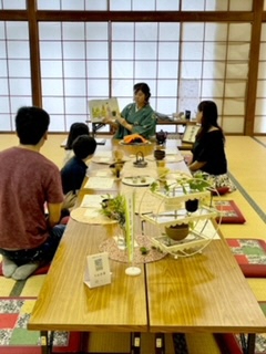 テーブルスタイル茶道椿の会埼玉県入間市産業文化センターの様子