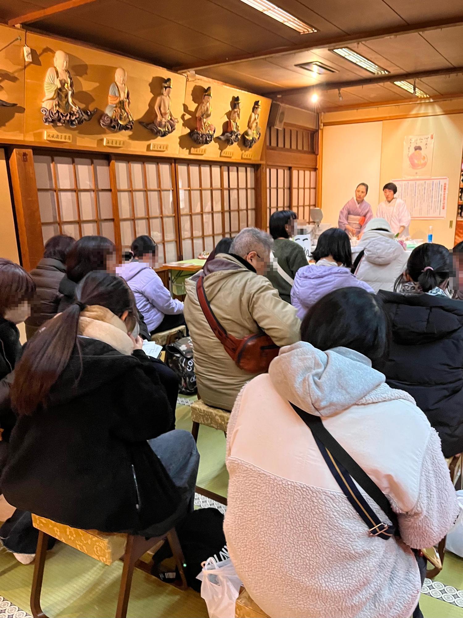 火祭り呈茶の様子