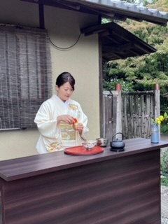 テーブルスタイル茶道椿の会徳川庭園内瑞龍亭の様子
