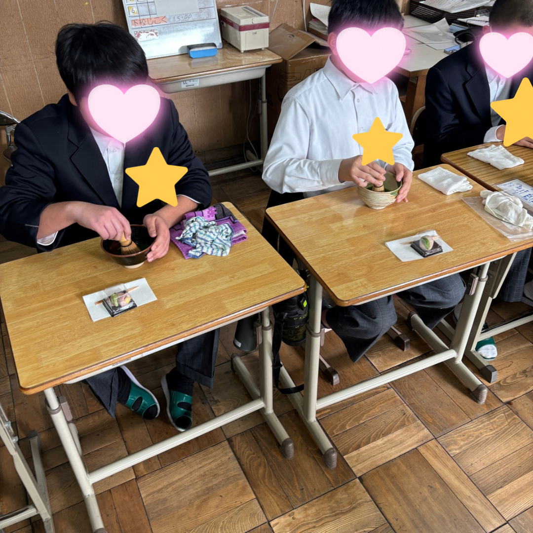 横須賀高校での茶会の様子