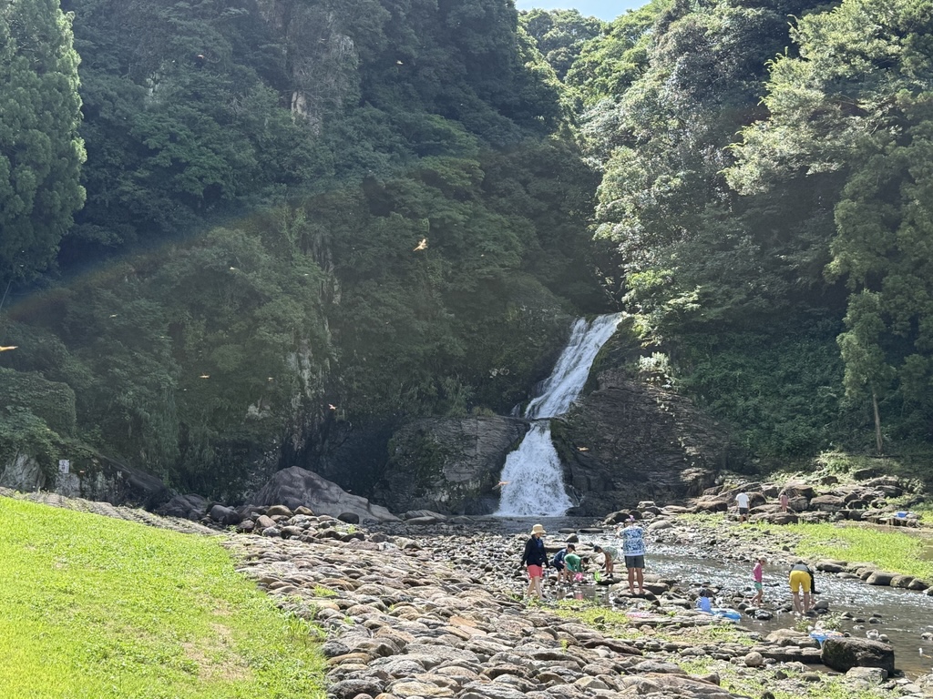 河川公園やすらぎの里の滝